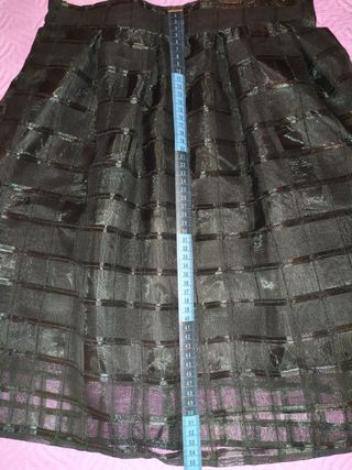 Falda negra diseño cuadros a estrenar