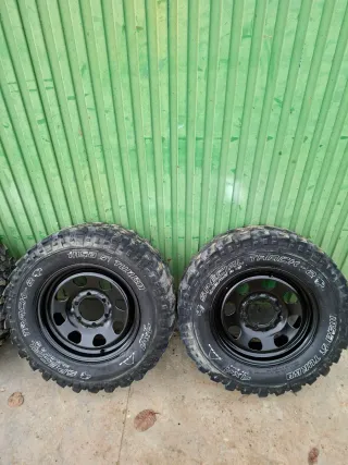 Llantas 16" y neumáticos todoterreno 4x4