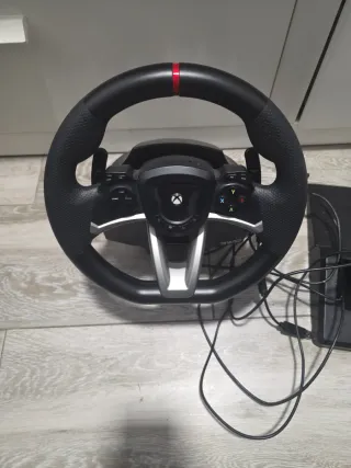 Volante y pedales Thrustmaster