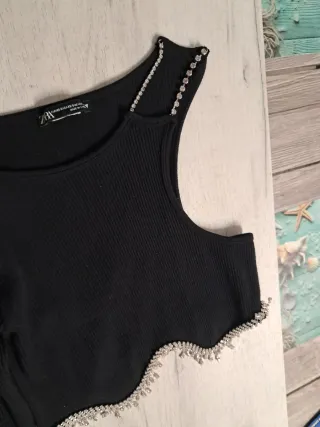 Top Zara XS negro con pedrería