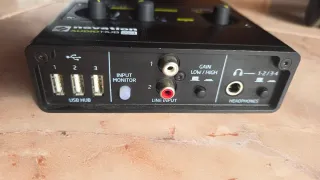 Novation AudioHUB 2x4