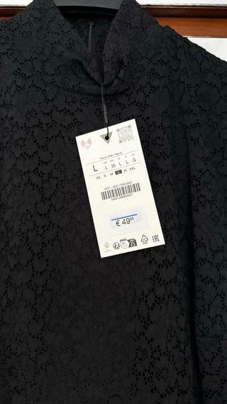 Vestido negro volantes Zara corto encaje