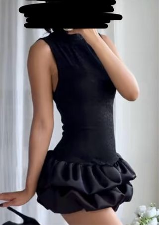 Vestido negro volantes Zara corto encaje