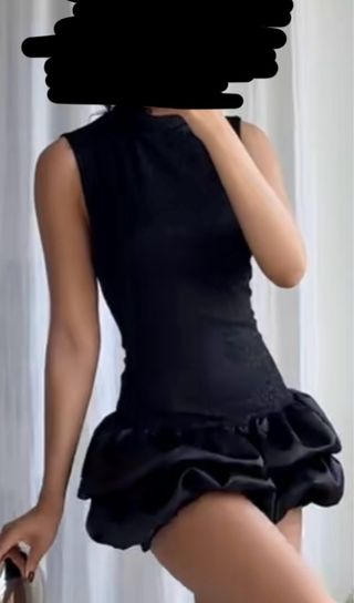 Vestido negro volantes Zara corto encaje