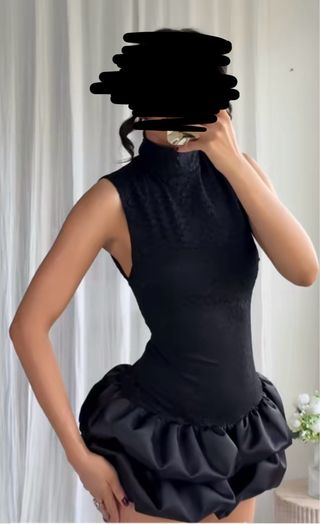 Vestido negro volantes Zara corto encaje