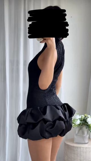 Vestido negro volantes Zara corto encaje