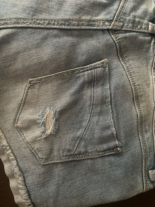 Shorts jeans vita bassa strappati