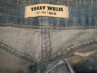 Shorts jeans vita bassa strappati