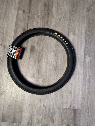 Cubierta Maxxis Minion DHF 26x2.50
