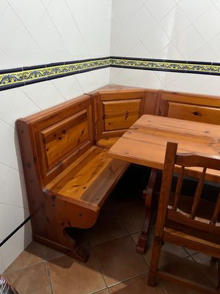 Urge vender - Mesa y rinconera de madera