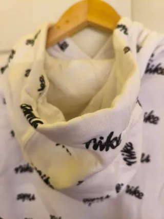 Sudadera con capucha Nike Talla S Negra y Blanca