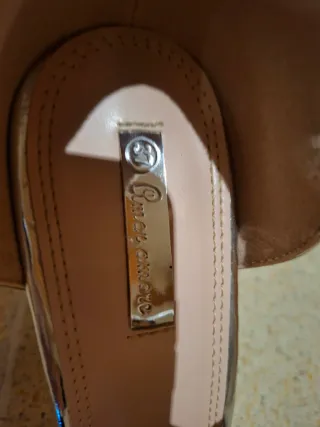 Zapatos de tacón plateados para fiesta