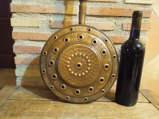 Antiguo calienta camas de cobre y mango de madera.