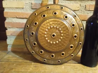 Antiguo calienta camas de cobre y mango de madera.