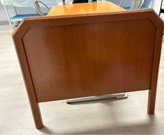 Respaldo de cama de madera