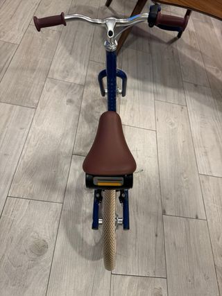 Bicicleta de equilibrio azul