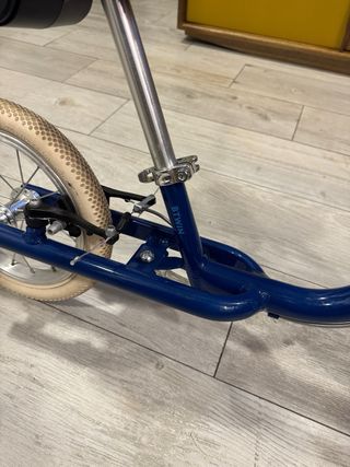 Bicicleta de equilibrio azul