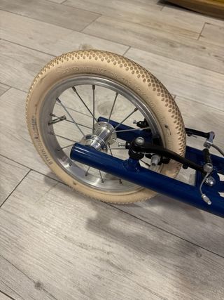 Bicicleta de equilibrio azul