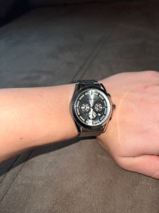 Elegante reloj de pulsera para hombre