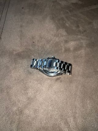 Elegante reloj de pulsera para hombre