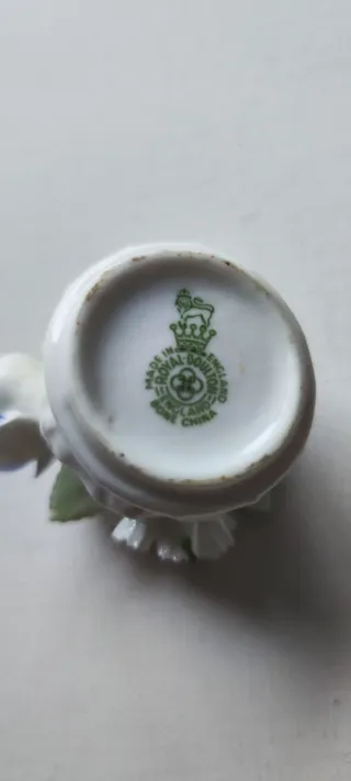 Pequeno Buquê de Flores em Porcelana fina