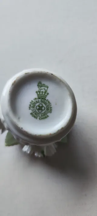 Pequeno Buquê de Flores em Porcelana fina
