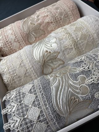 Set Asciugamani Cotone Ricamati