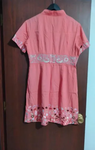 Vestido rosa con bordado