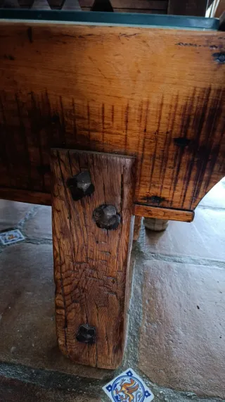 Mesa de centro de madera y cristal antiguo rustico
