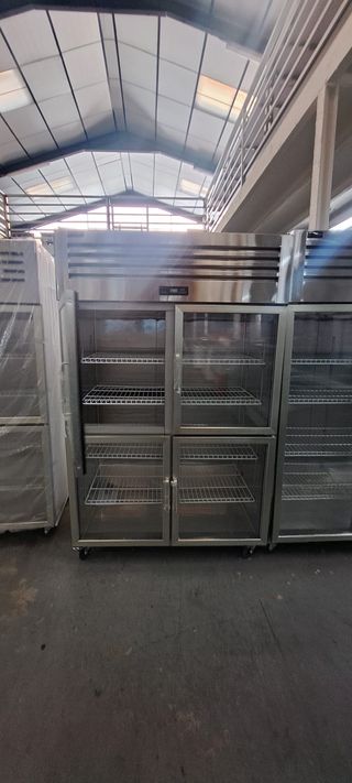 Armario expositor inox 4 puertas cristal