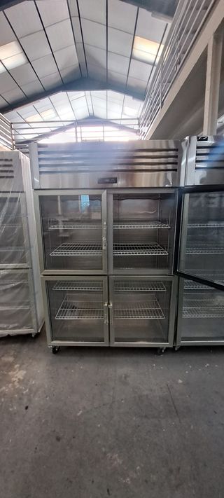 Armario expositor inox 4 puertas cristal