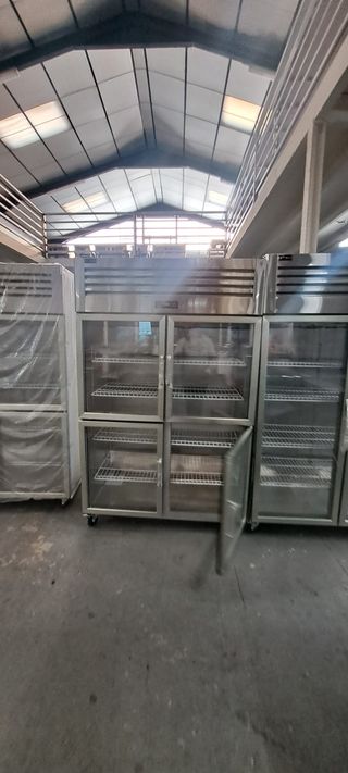 Armario expositor inox 4 puertas cristal