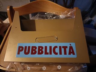 Porta pubblicità dorato