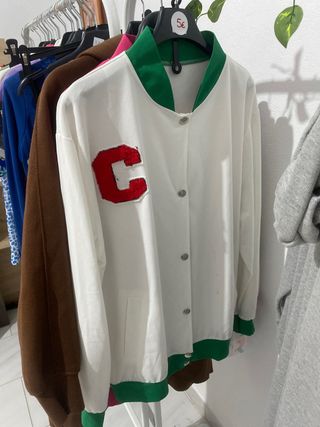 Lotto di abbigliamento chiusura negozio