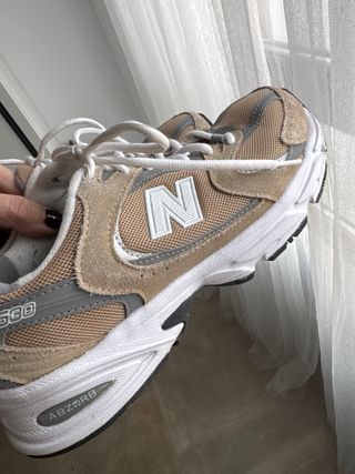 Zapatillas New Balance Beige y Gris
