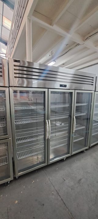 Armario expositor 3 puertas cristal inox