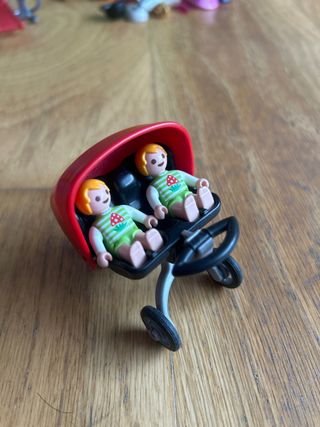 Playmobil carrito gemelos rojo