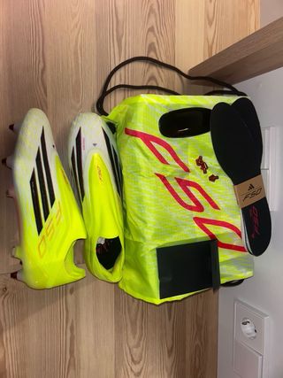 Pack Botas Fútbol Adidas F50 + Accesorios