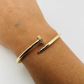 PULSERA RIGIDA CLAVO CON CIRCONITAS. Oro 18k. Peso