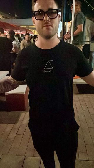 Black T-shirt DISCIPLINA