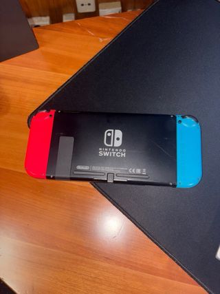 Nintendo Switch Azul y Rojo + 6 juegos