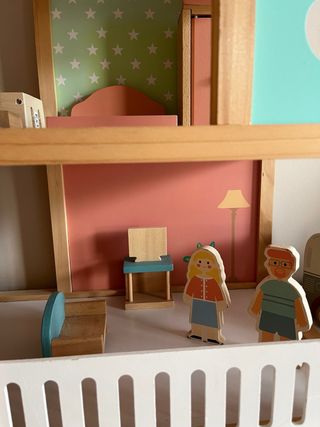Casa delle bambole in legno