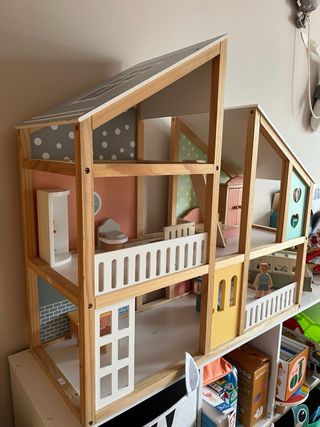 Casa delle bambole in legno