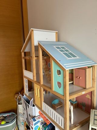 Casa delle bambole in legno