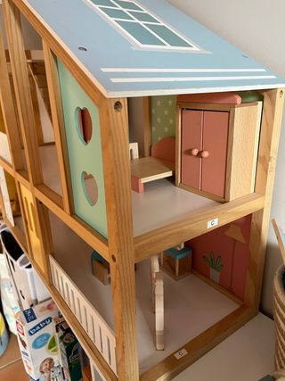 Casa delle bambole in legno