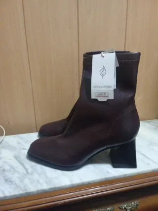 Botines granates Stradivarius talla 39