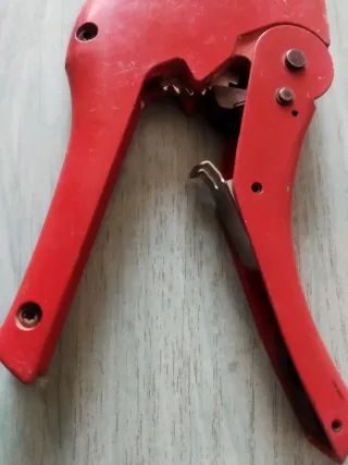 Tijera Cortatubos PVC Virax Roja