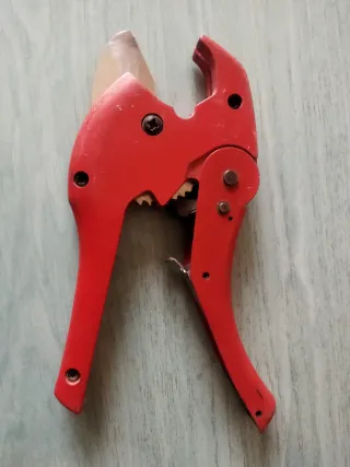 Tijera Cortatubos PVC Virax Roja