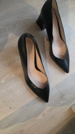 Zapatos de tacón Zara negros