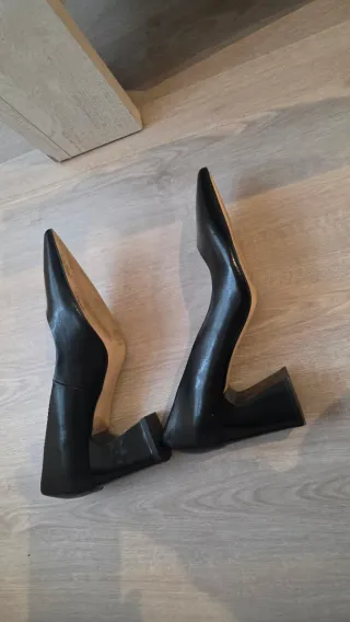 Zapatos de tacón Zara negros